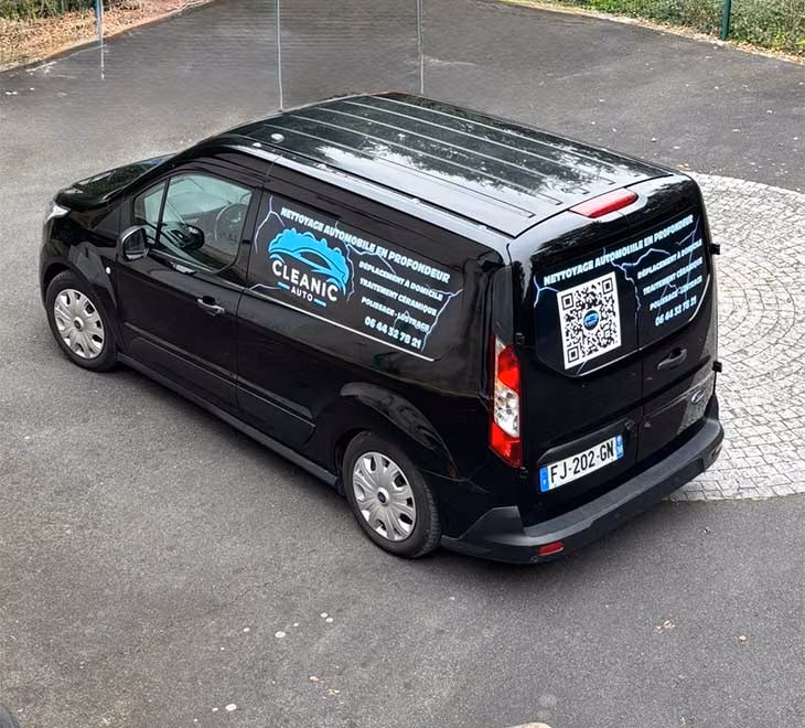 Photo du camion Cleanic auto pour le nettoyage de voiture premium, de luxe et de collection à Bordeaux