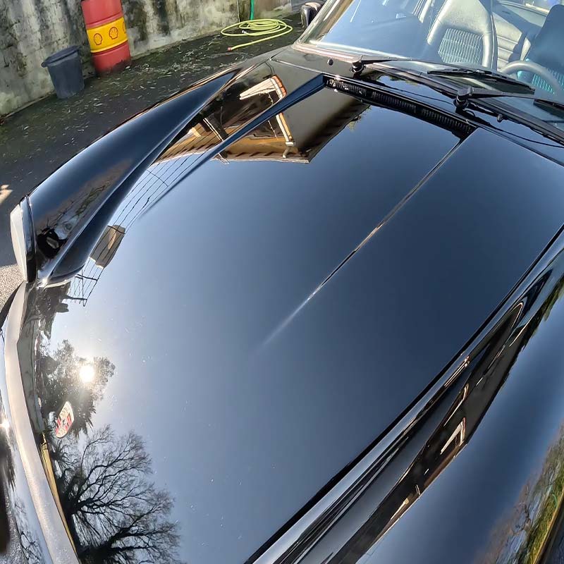 Lustrage capot d'une Porsche à Bordeaux