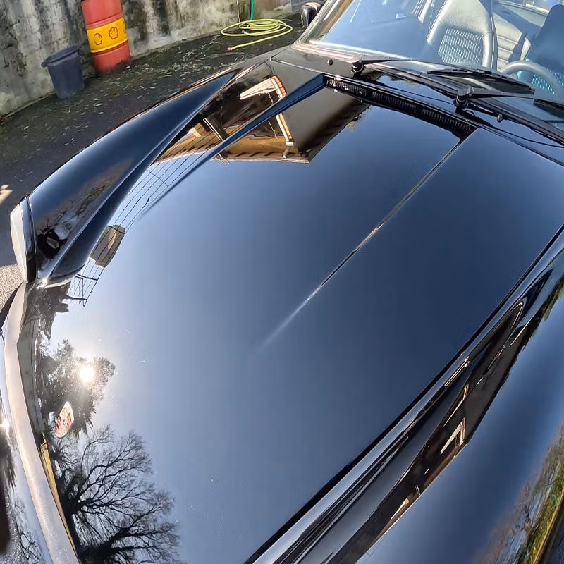 Lustrage capot d'une Porsche à Bordeaux