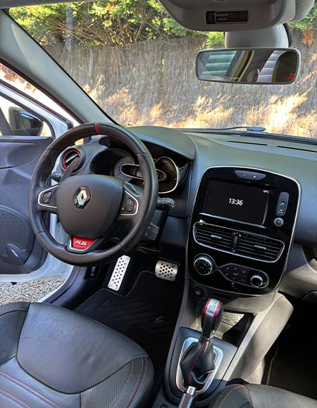nettoyage-retour-leasing-8 Nettoyage intérieur et siège d'une Clio avant la vente de la voiture à Bordeaux