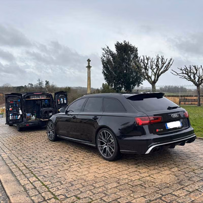 Nettoyage complet d'une voiture premium Audi RS6 à Bordeaux